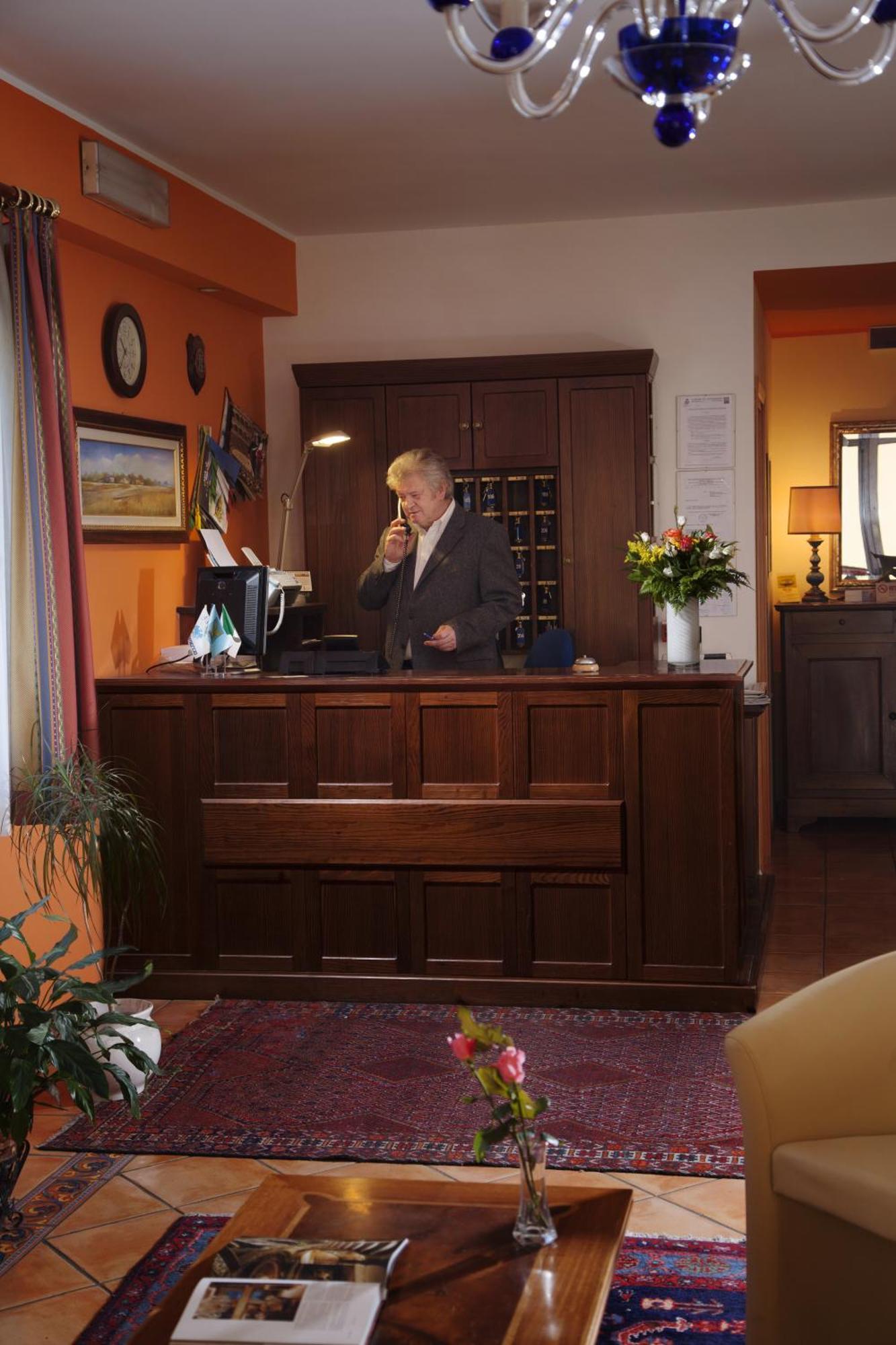 Hotel Naonis Cordenons Buitenkant foto