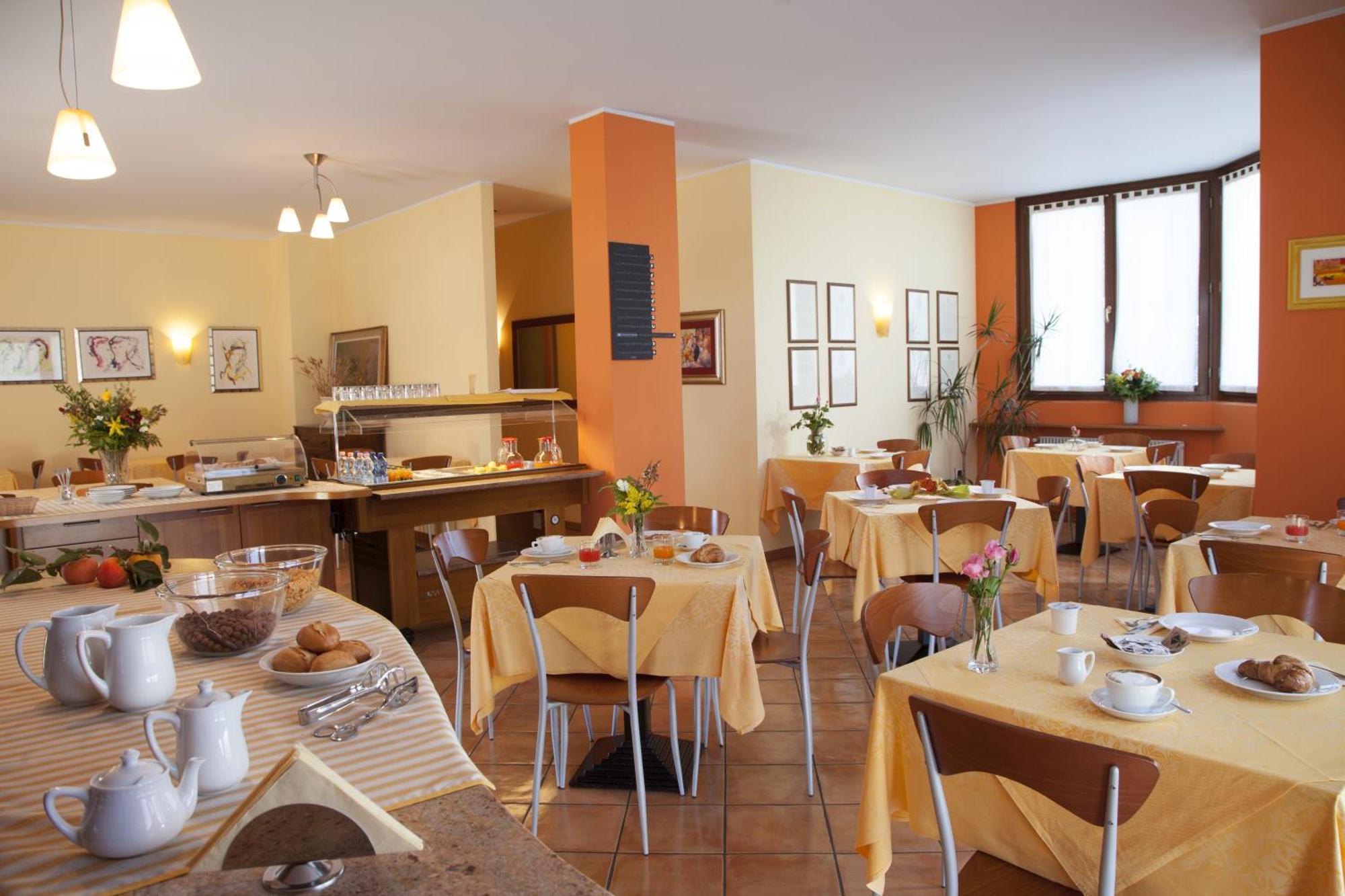 Hotel Naonis Cordenons Buitenkant foto