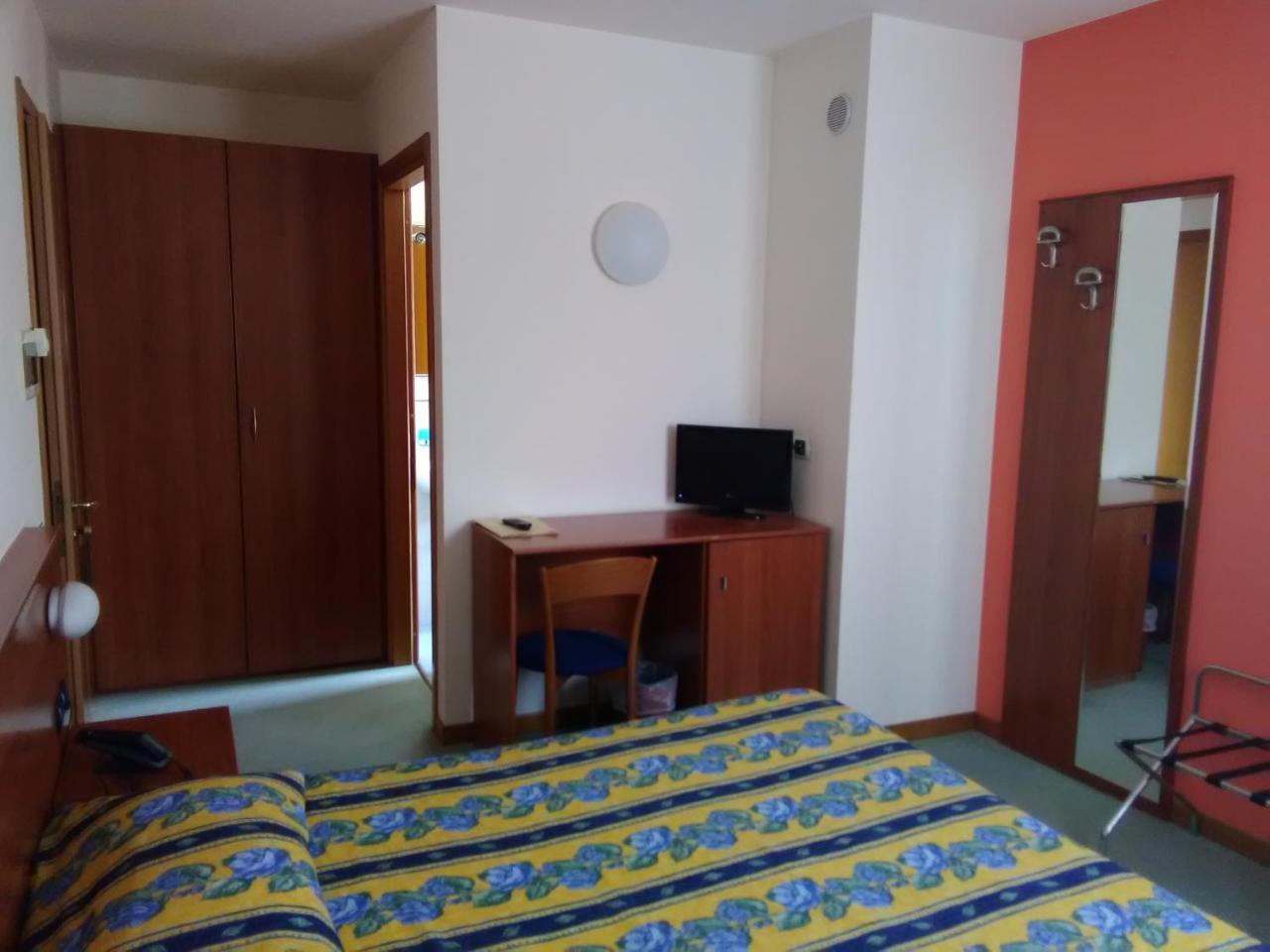Hotel Naonis Cordenons Buitenkant foto